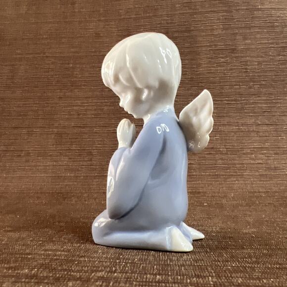 Vintage Praying Angel Figurines – Blue & White Ceramic Boy & Girl – Japan VTG - Picture 7 of 16